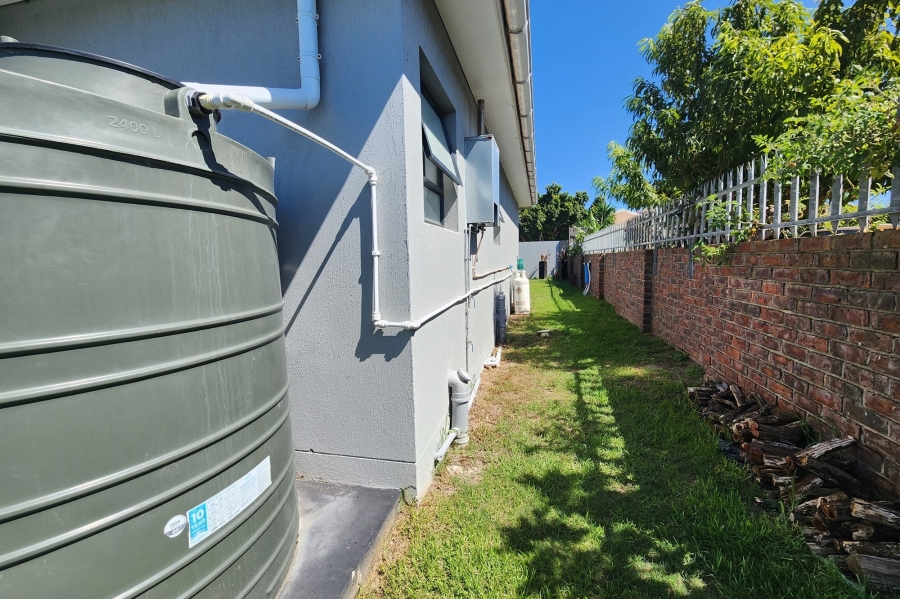 3 Bedroom Property for Sale in Wavecrest Eastern Cape